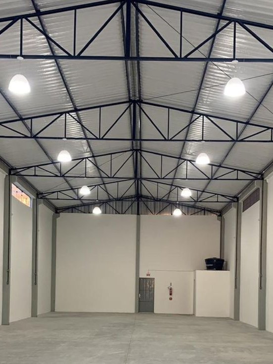 Galpão industrial com estrutura metálica executado pela Nexxus Engenharia